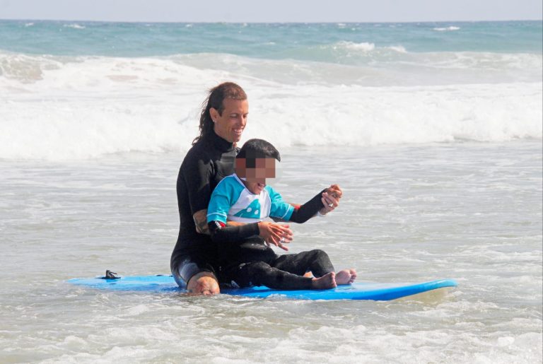 Olaf, un alma surfera y solidaria. Looking smile